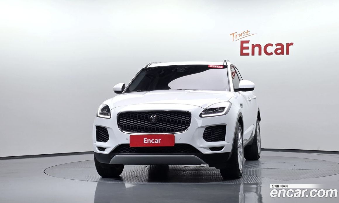 Jaguar E-PACE фото 3
