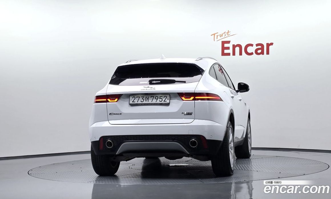 Jaguar E-PACE фото 4
