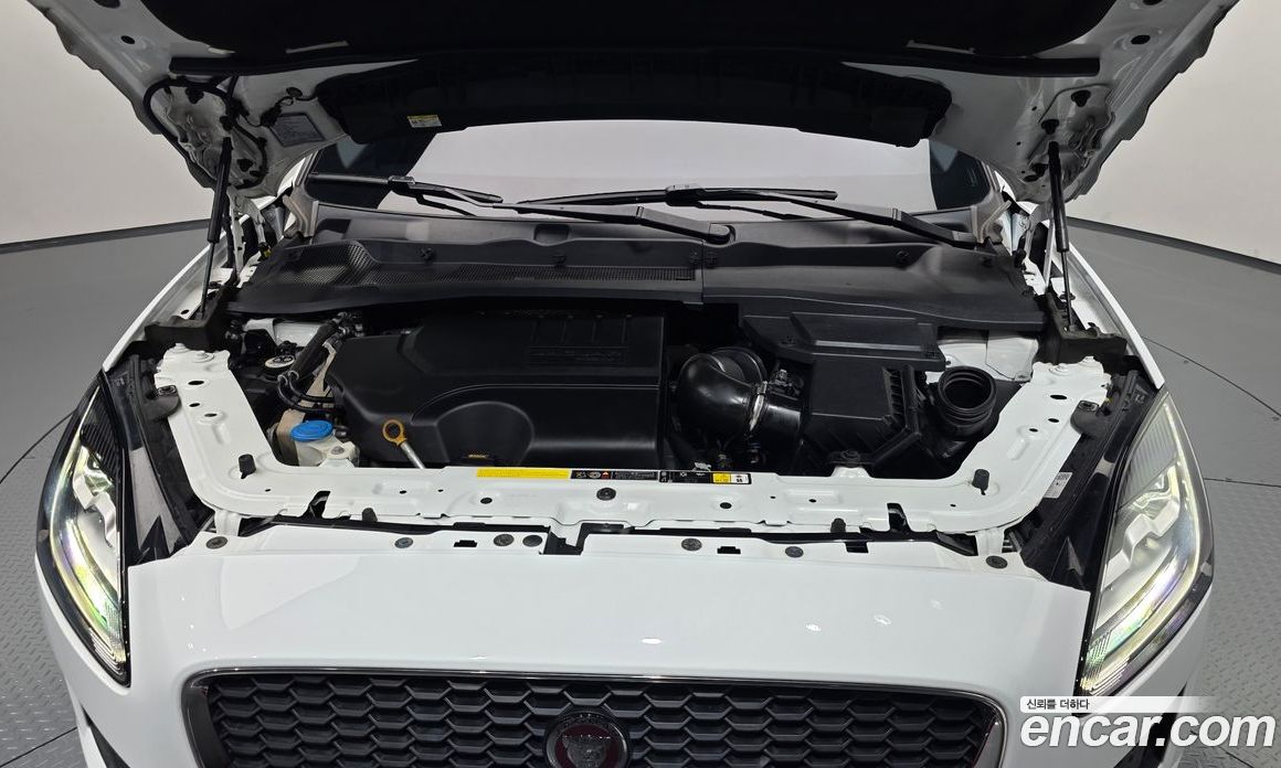 Jaguar E-PACE фото 6