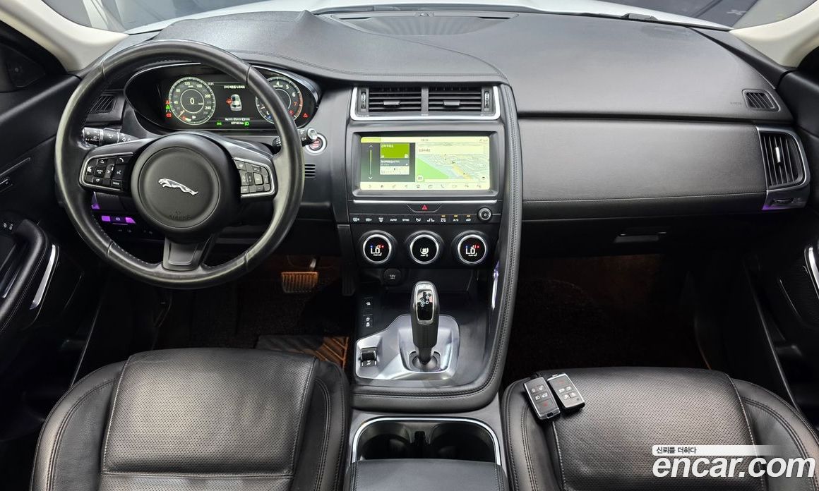 Jaguar E-PACE фото 7