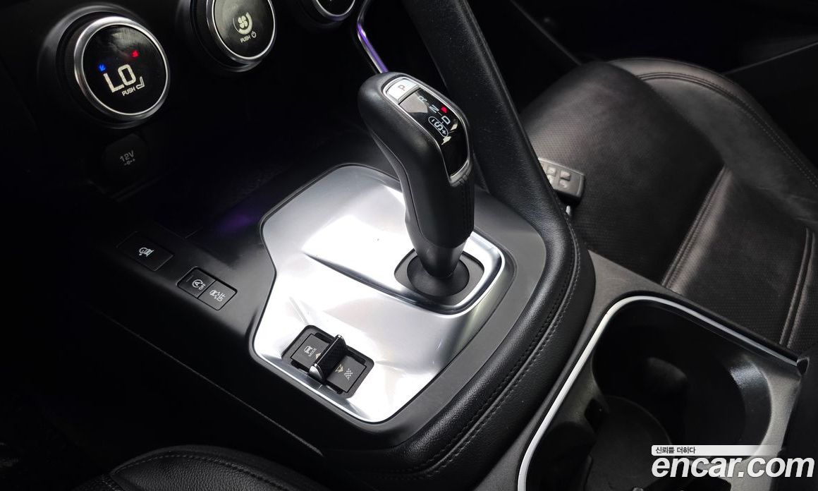 Jaguar E-PACE фото 9
