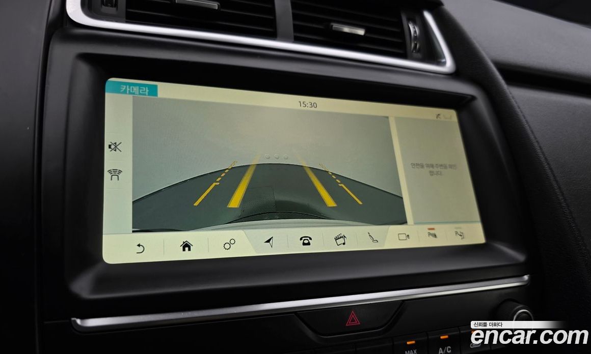 Jaguar E-PACE фото 16