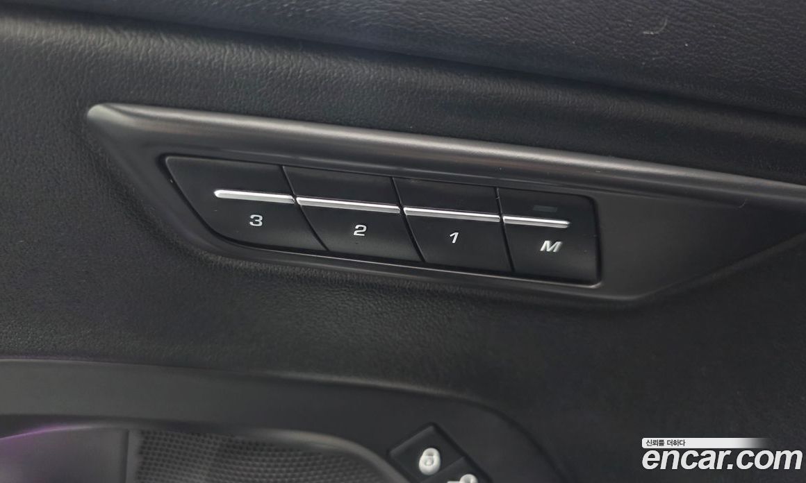 Jaguar E-PACE фото 18
