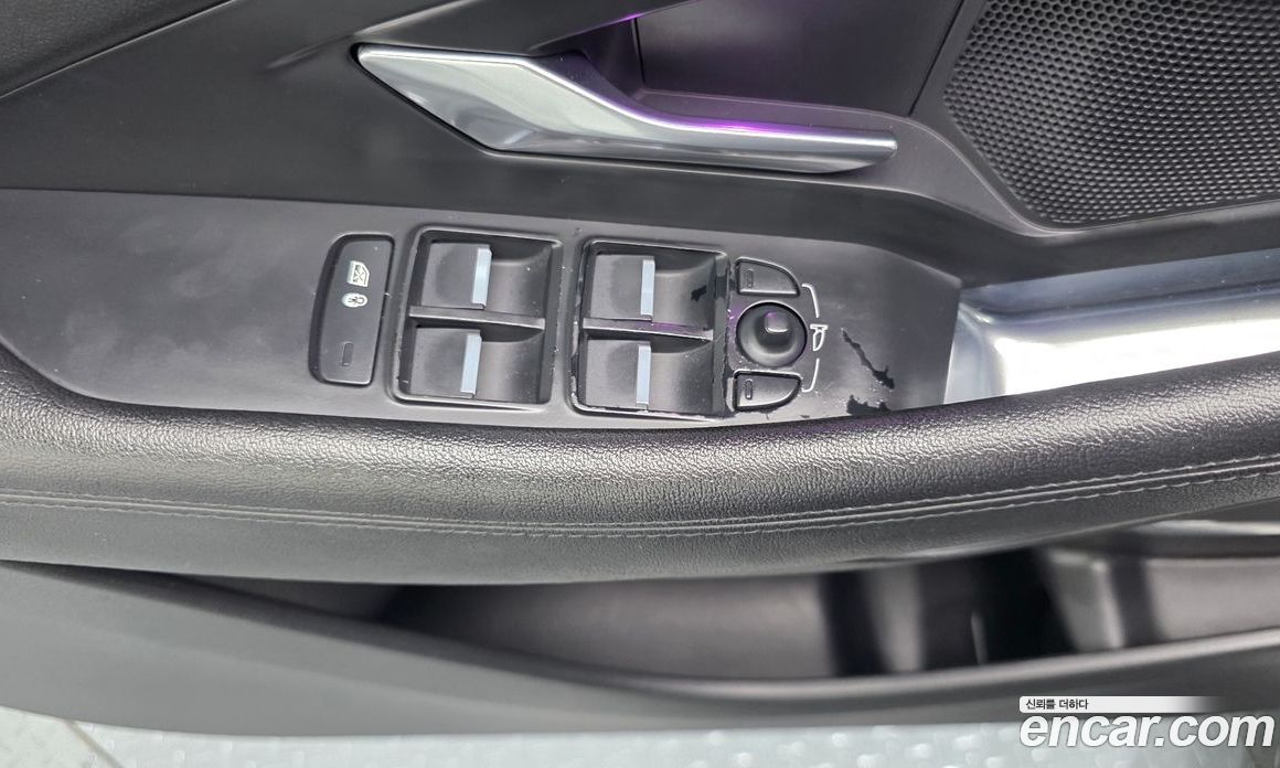 Jaguar E-PACE фото 19