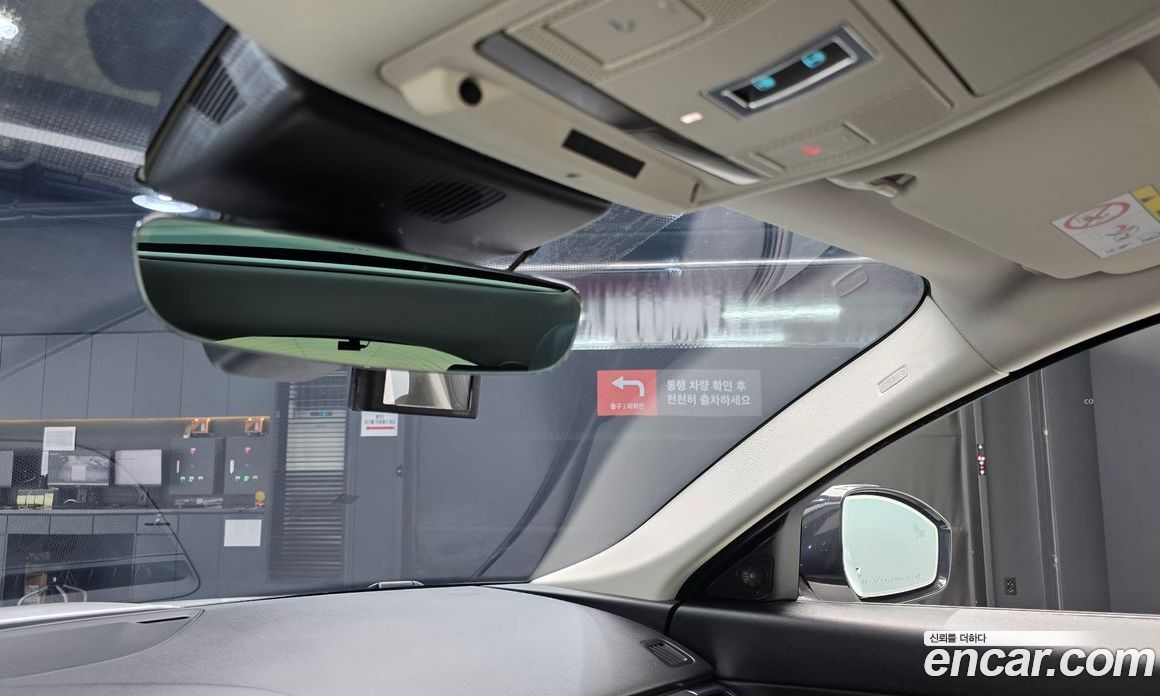 Jaguar E-PACE фото 31