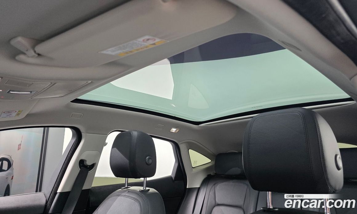 Jaguar E-PACE фото 33