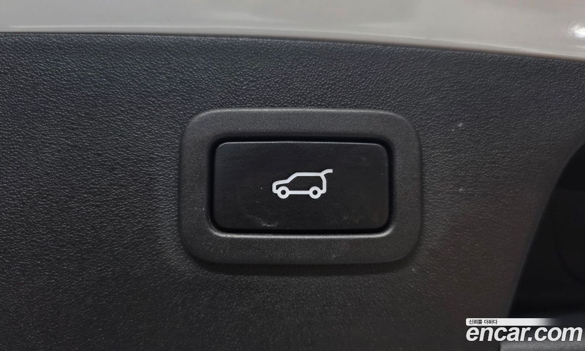 Jaguar E-PACE фото 34