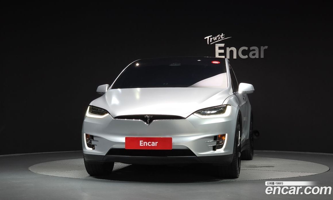 Tesla Model X фото 3