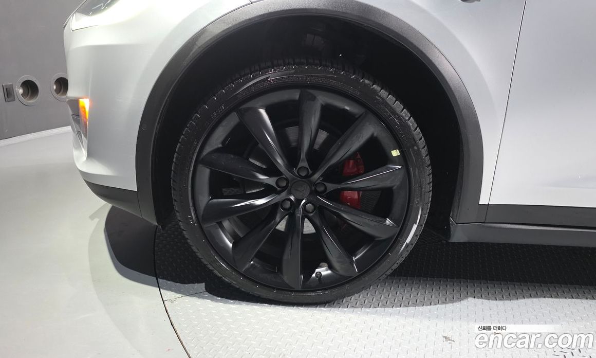 Tesla Model X фото 5