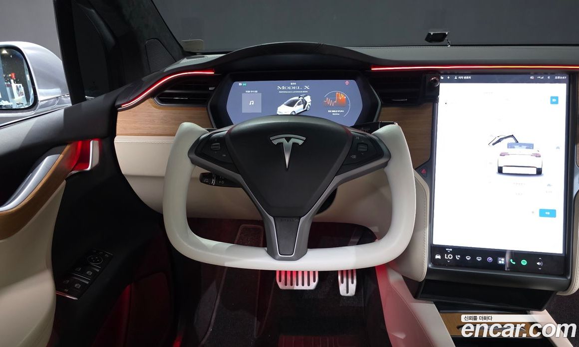 Tesla Model X фото 13