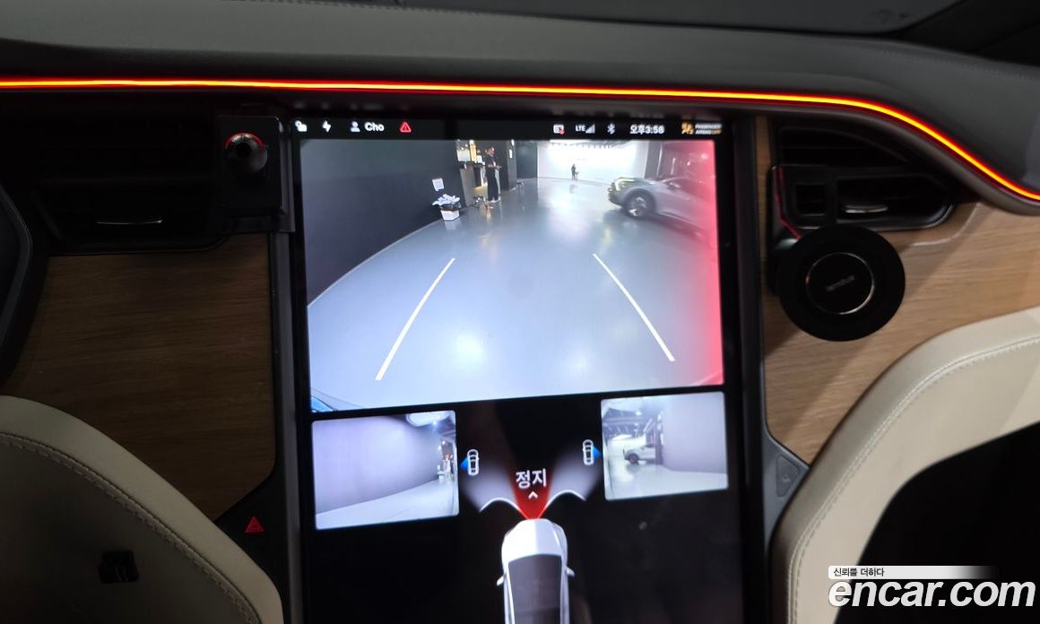 Tesla Model X фото 15