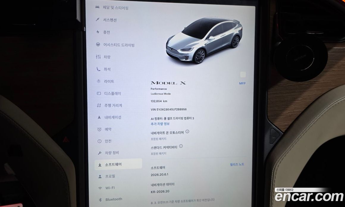 Tesla Model X фото 16