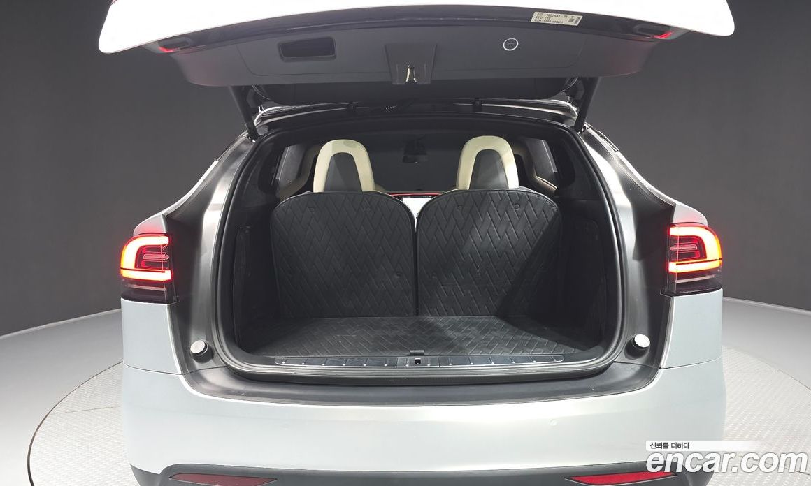 Tesla Model X фото 20