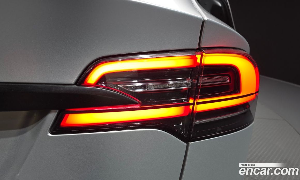 Tesla Model X фото 23