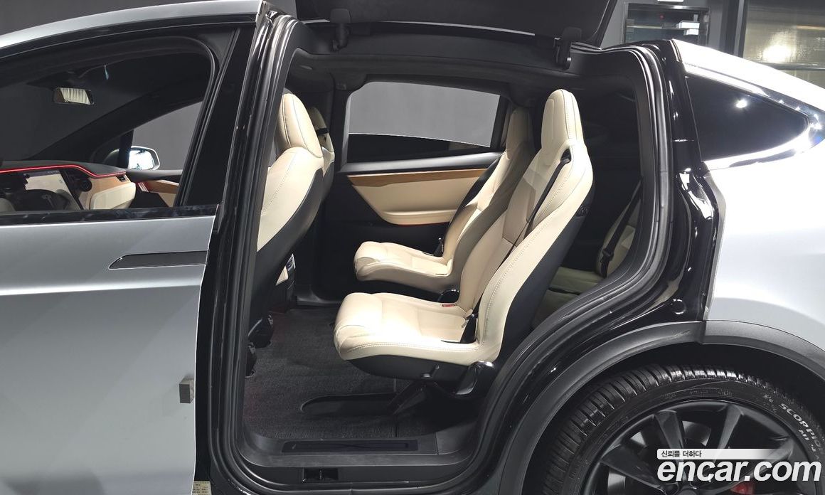 Tesla Model X фото 26