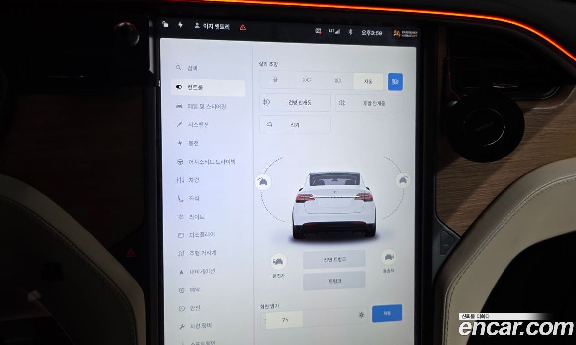 Tesla Model X фото 27