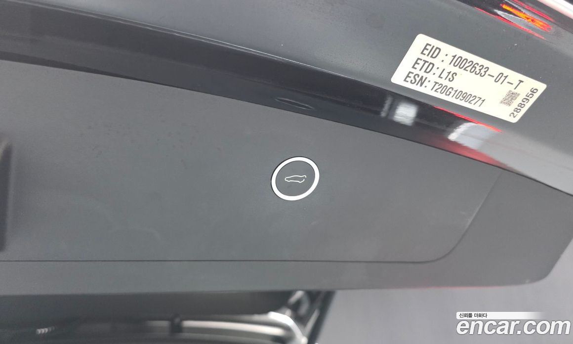 Tesla Model X фото 35