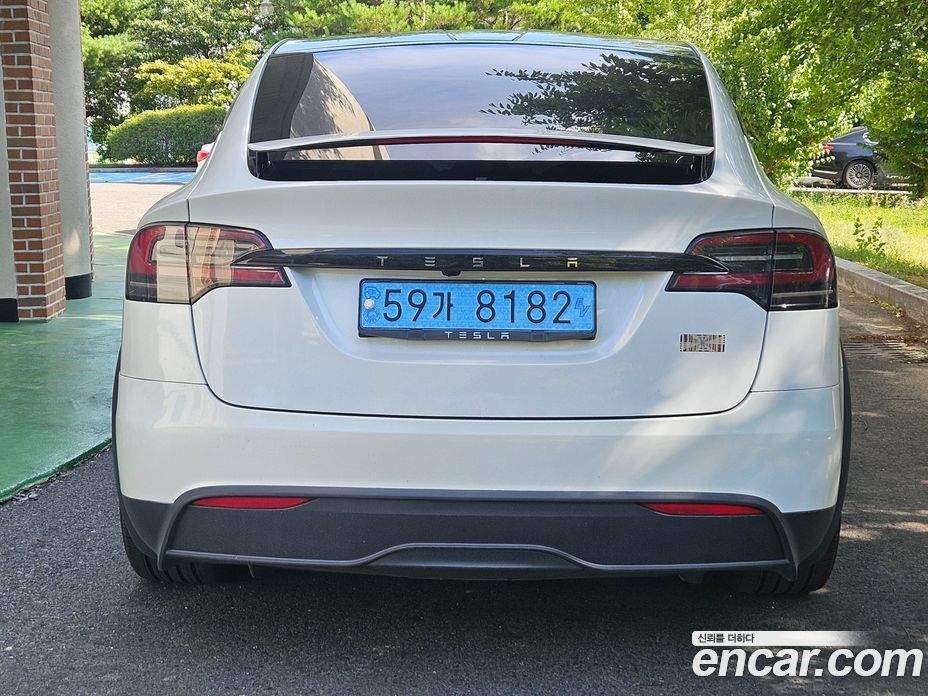 Tesla Model X фото 4