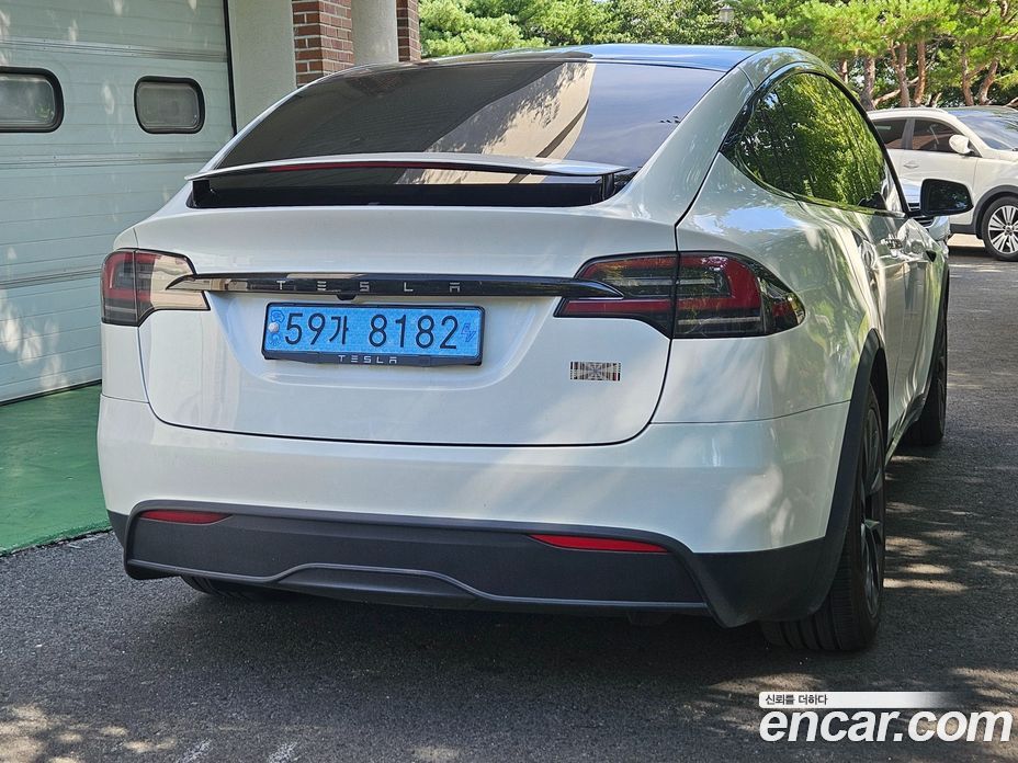 Tesla Model X фото 5
