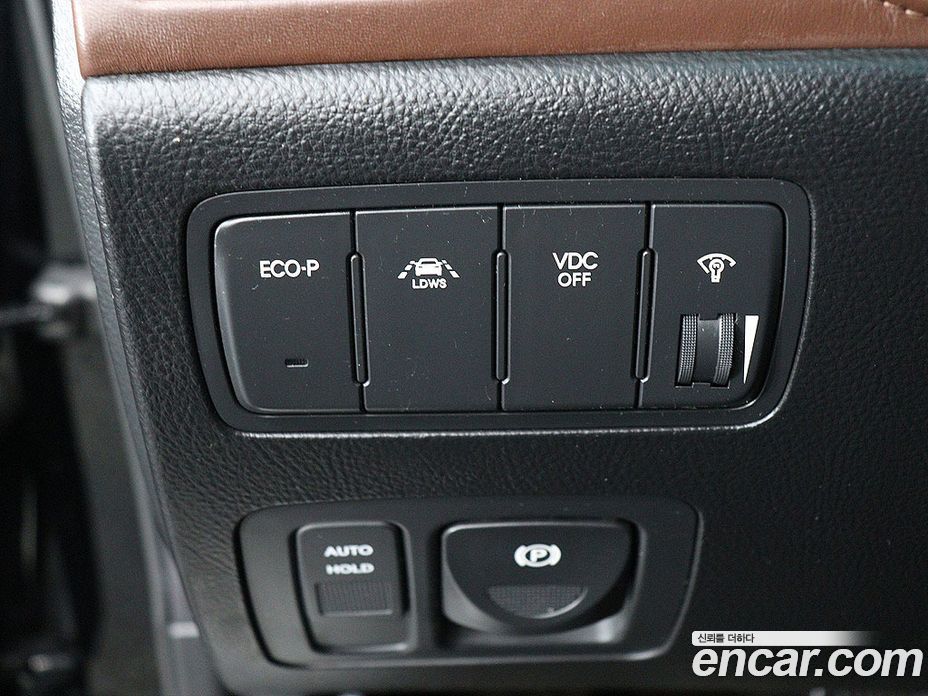 Hyundai Genesis фото 10