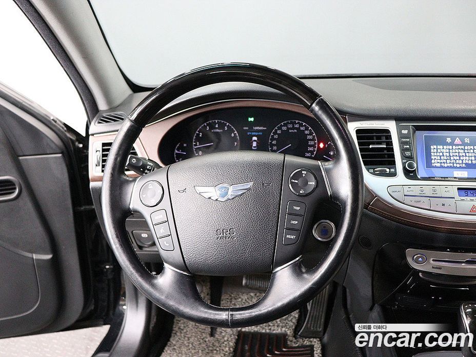 Hyundai Genesis фото 11