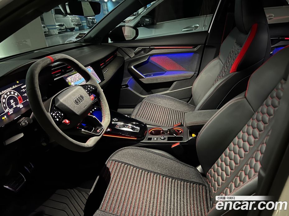 Audi RS3 (8Y) фото 8