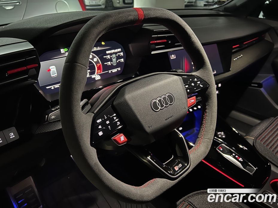 Audi RS3 (8Y) фото 10