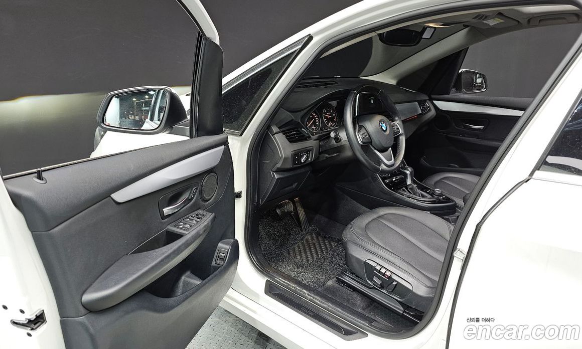 BMW 2-Series (F45) фото 10