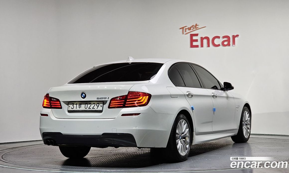 BMW 5-Series (F10) фото 2