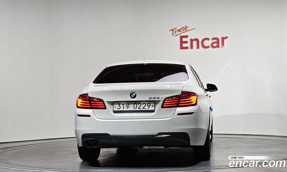 BMW 5-Series (F10) фото 4