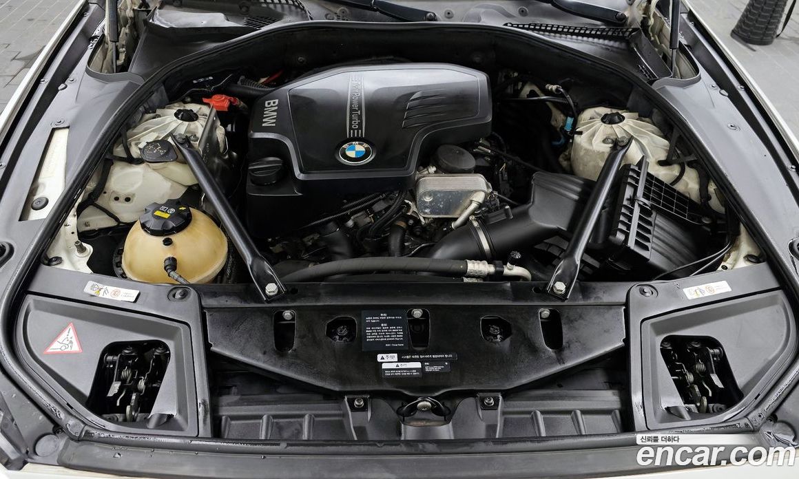 BMW 5-Series (F10) фото 6