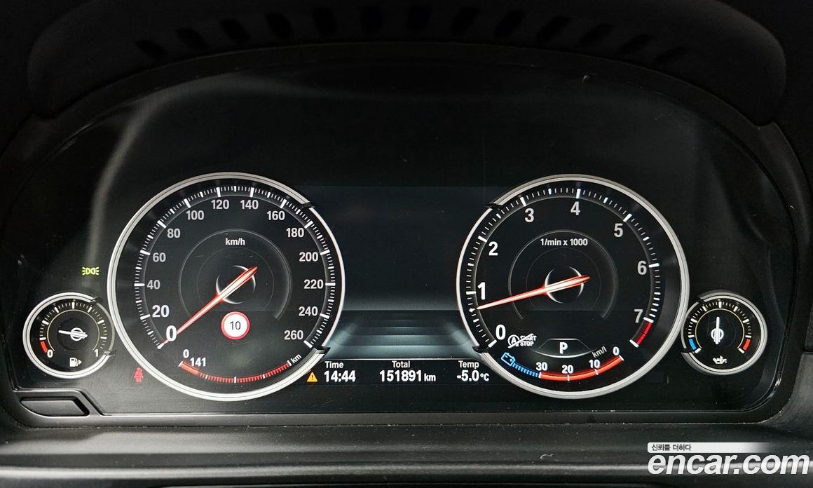 BMW 5-Series (F10) фото 8