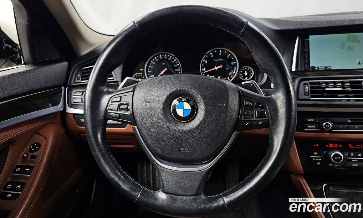 BMW 5-Series (F10) фото 13