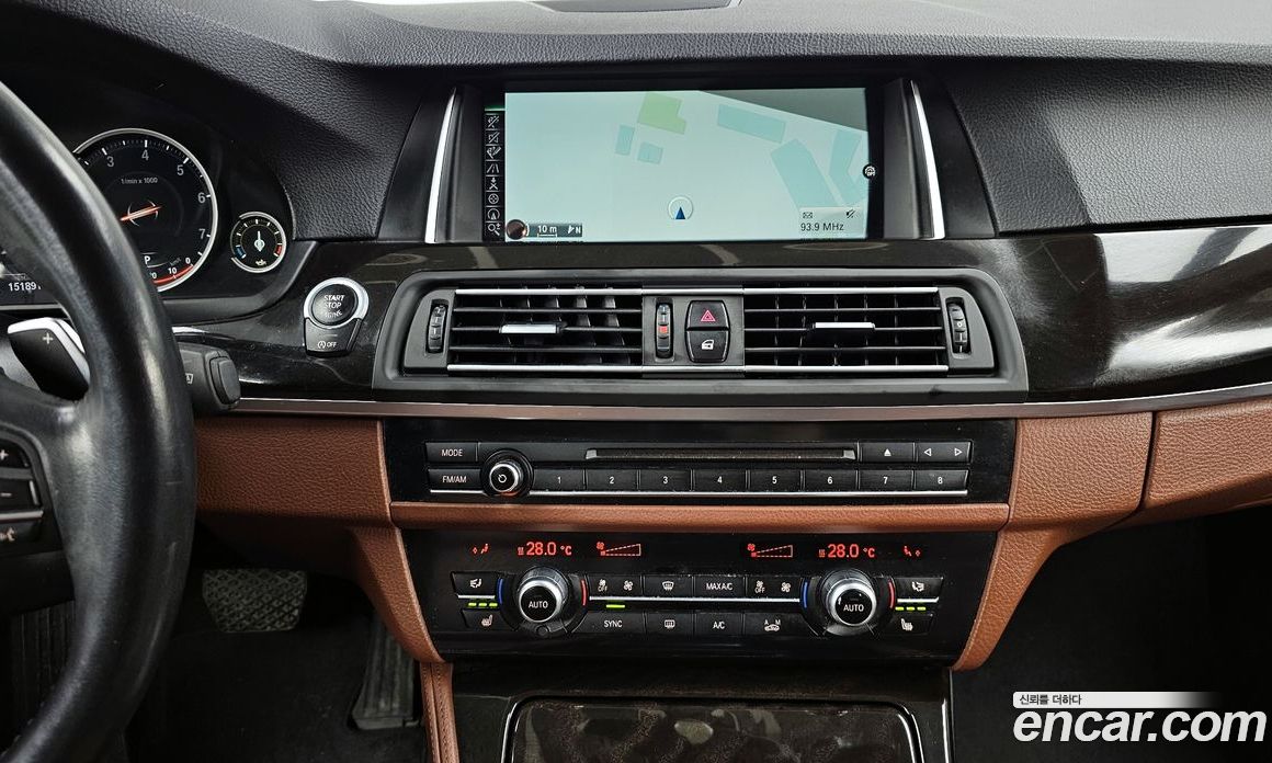 BMW 5-Series (F10) фото 15
