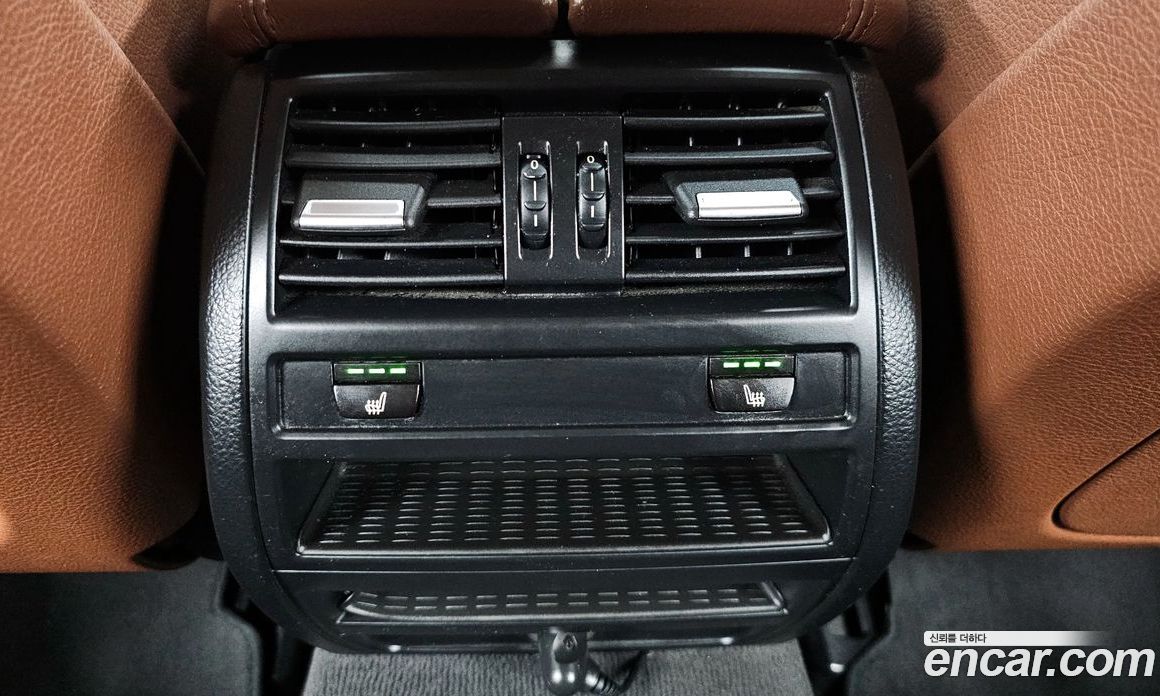 BMW 5-Series (F10) фото 18