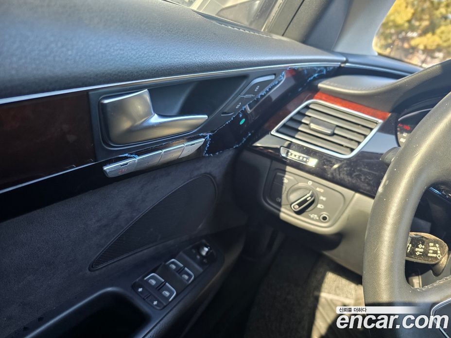 Audi A8 (D4) фото 9