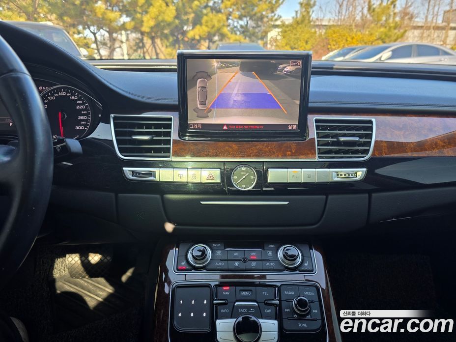 Audi A8 (D4) фото 11