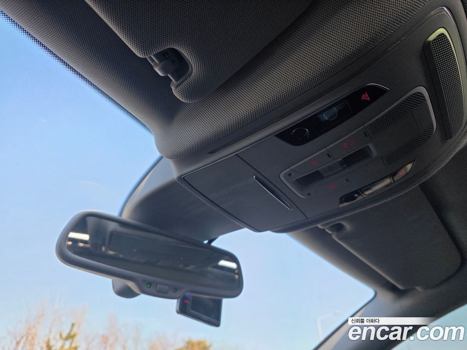 Audi A8 (D4) фото 12