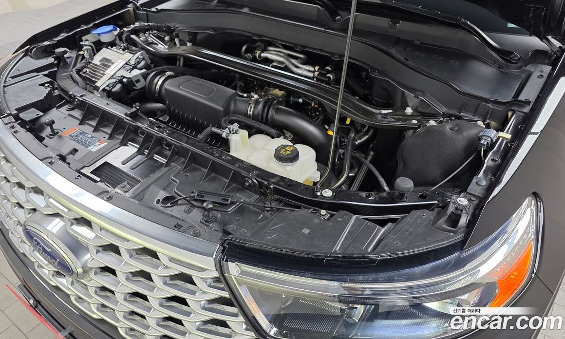 Ford Explorer 6th Gen фото 6