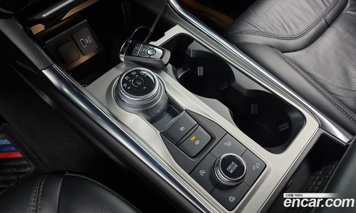 Ford Explorer 6th Gen фото 9