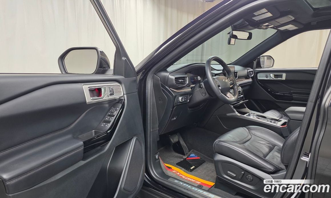 Ford Explorer 6th Gen фото 10