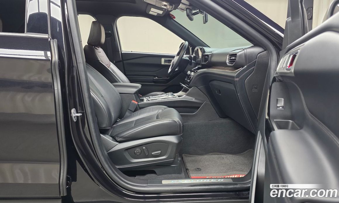 Ford Explorer 6th Gen фото 11