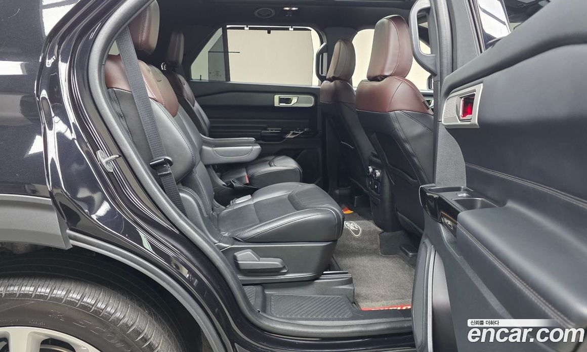 Ford Explorer 6th Gen фото 12