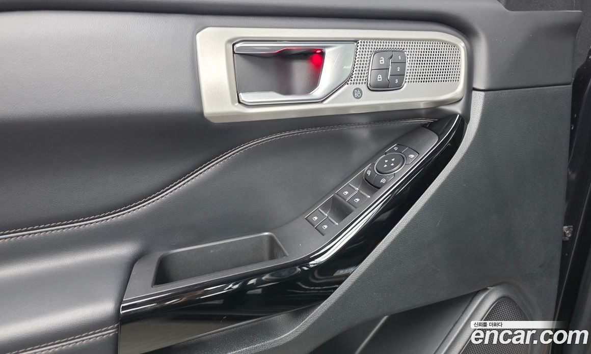 Ford Explorer 6th Gen фото 17