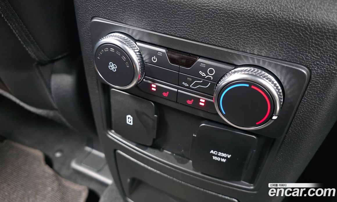 Ford Explorer 6th Gen фото 18