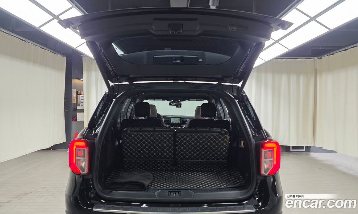 Ford Explorer 6th Gen фото 20