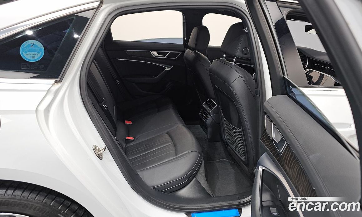 Audi A6 (C8) фото 12