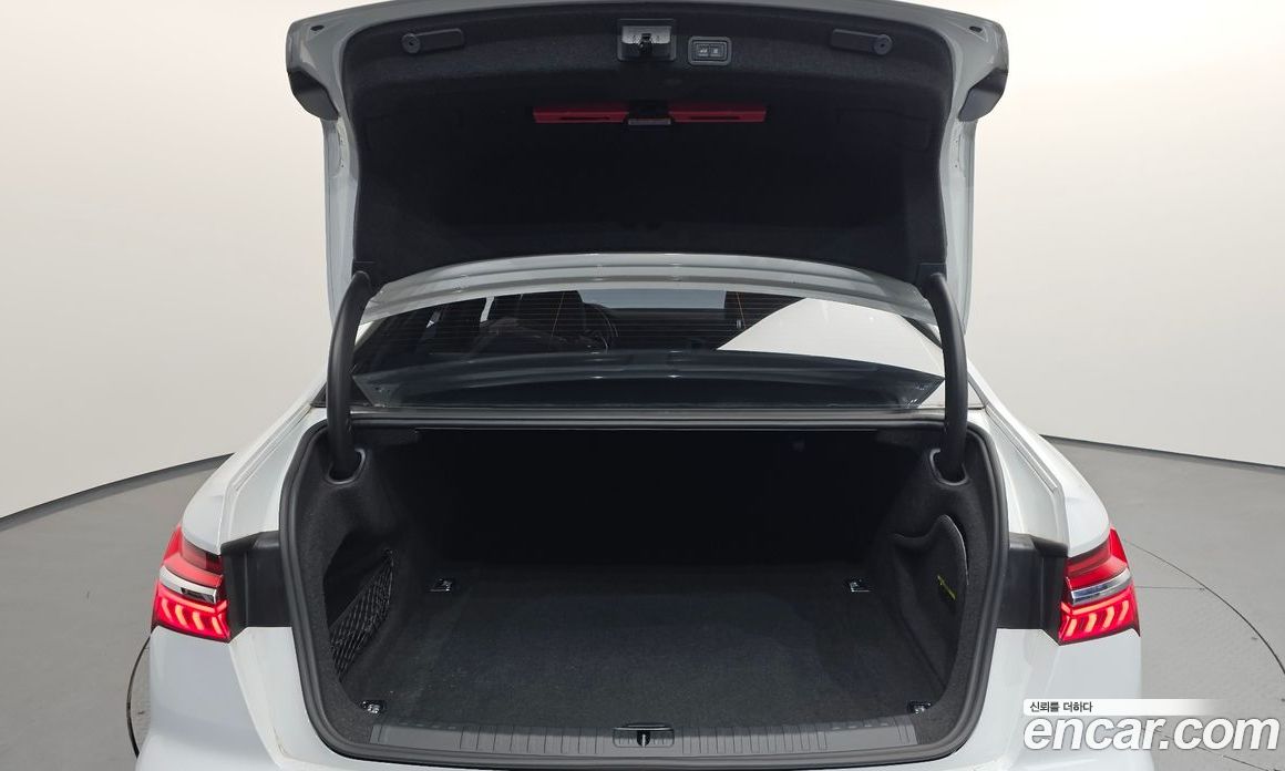 Audi A6 (C8) фото 20