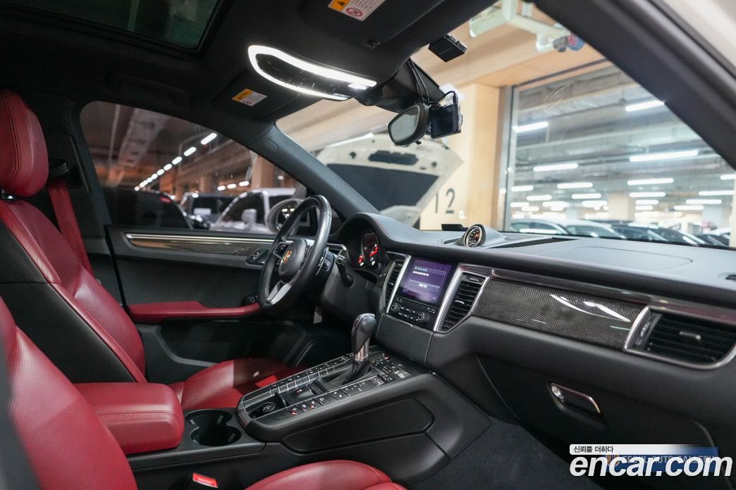 Porsche Macan фото 11