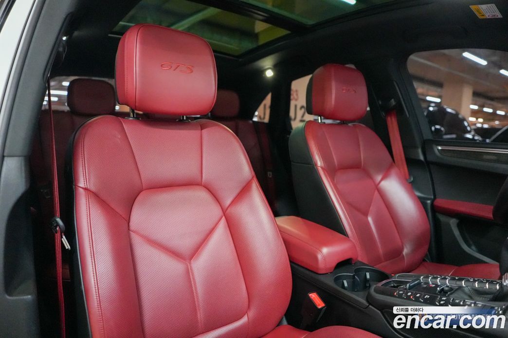 Porsche Macan фото 12